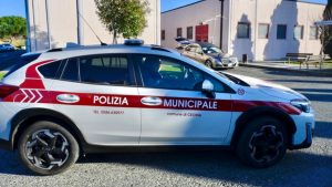 Ιταλία: Φυγόποινος παρίστανε το… άγαλμα σε φάτνη για να μην συλληφθεί – Τον “ξεσκέπασε” ο δήμαρχος (φωτογραφία)