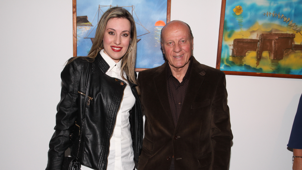 Μίμης Δομάζος: Συγκινεί η κόρη του Πόπη – «Η απώλειά του με έχει διαλύσει, έφυγε στα χέρια μου»