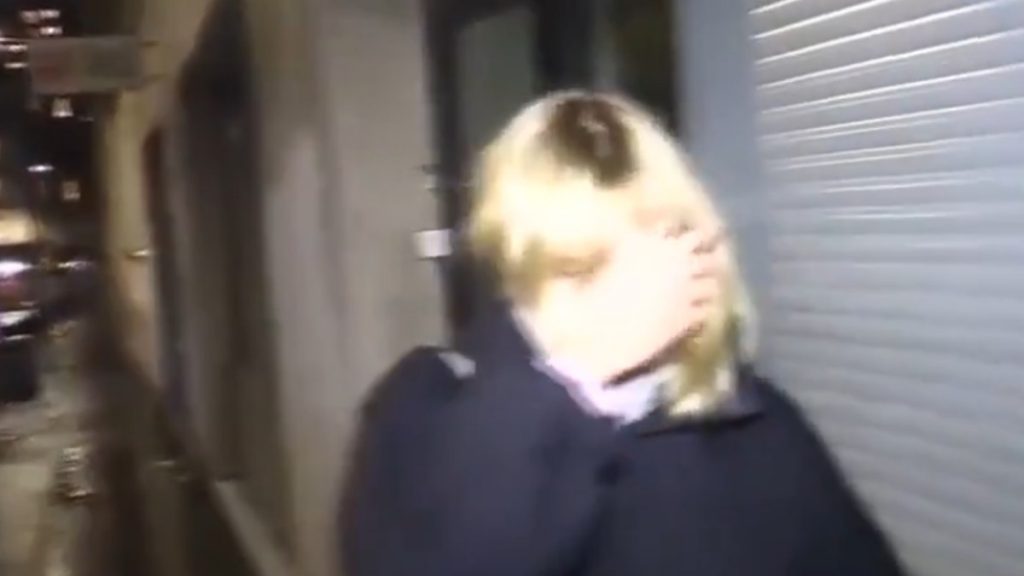 Την κόρη του Πούτιν πέτυχε Ουκρανός δημοσιογράφος στο Παρίσι: “Πες του να σταματήσει τον πόλεμο” – Δείτε το βίντεο