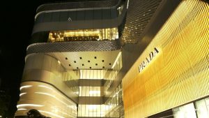 Η Prada εξαγόρασε τη Versace – Ιστορική συμφωνία στον κόσμο της μόδας