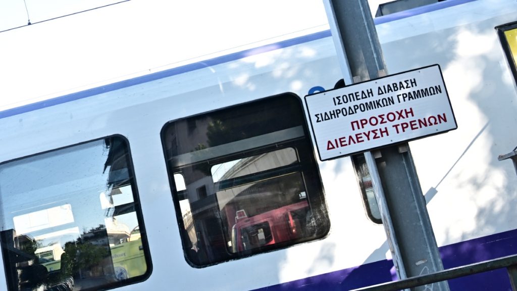 Άνω Λιόσια: Ο 50χρονος διέσχισε κάθετα τη σιδηροδρομική γραμμή και παρασύρθηκε από τον Προαστιακό