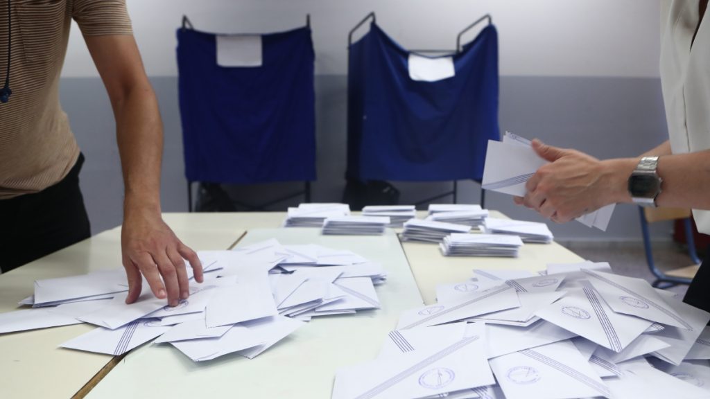 Δημοσκόπηση MRB: Στις 15,1 μονάδες η διαφορά ΝΔ και ΠΑΣΟΚ – Τι απαντούν οι πολίτες για κινητοποιήσεις αγροτών και ΟΠΕΚΕΠΕ