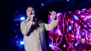 Αντώνης Ρέμος: Ανέβασε στη σκηνή την 10χρονη κόρη του, Ελένη – Η αφιέρωση που της έκανε (vid)