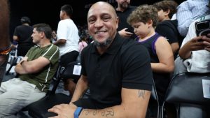 Ρομπέρτο Κάρλος: Στο νοσοκομείο ο Βραζιλιάνος θρύλος του ποδοσφαίρου – Υποβλήθηκε σε επέμβαση