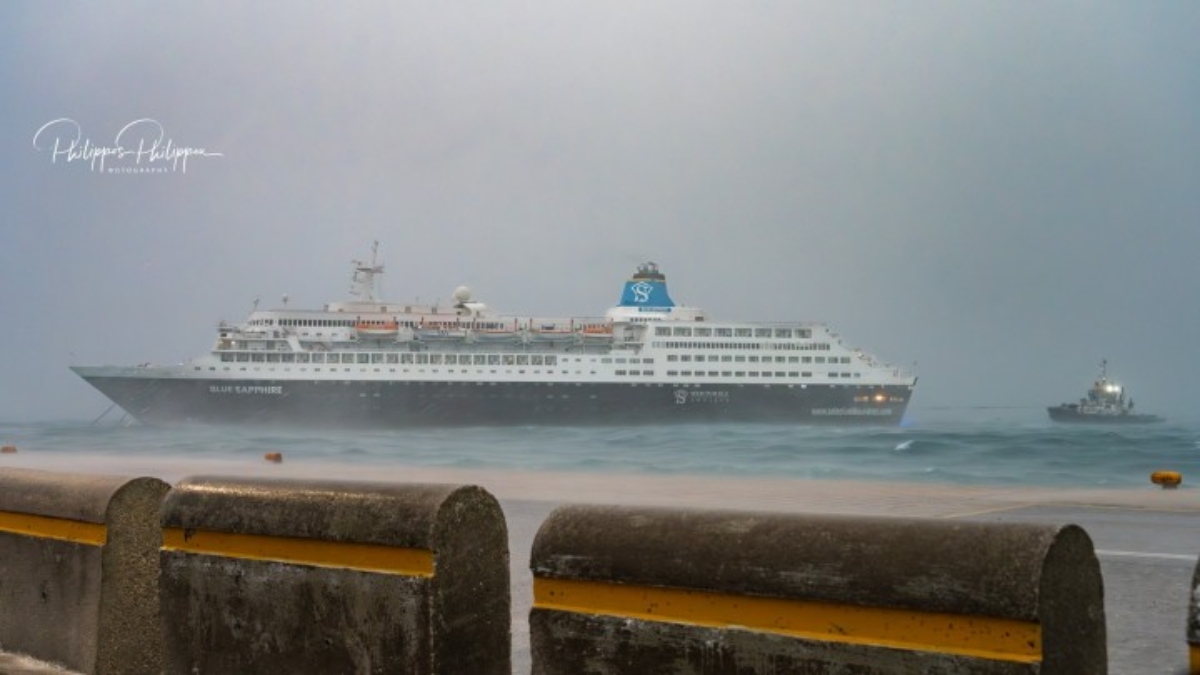 Ρόδος: Έσπασαν οι κάβοι κρουαζιερόπλοιου τη στιγμή του απόπλου