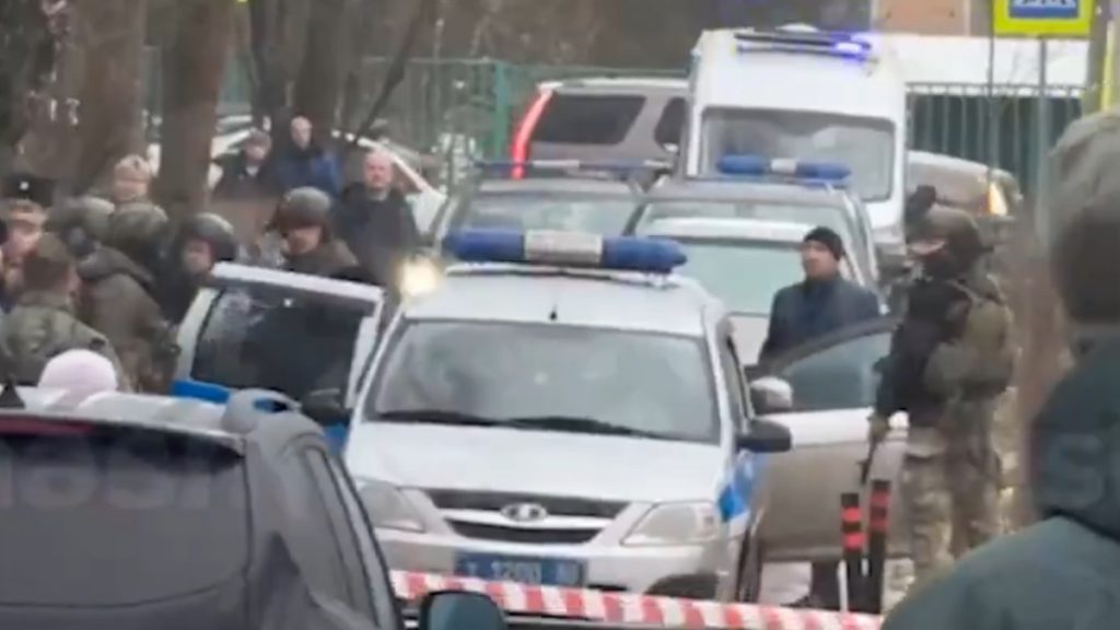 Ρωσία: 15χρονος επιτέθηκε με μαχαίρι σε σχολείο – Νεκρός ένας 10χρονος, τρεις τραυματίες (βίντεο+φωτογραφίες)