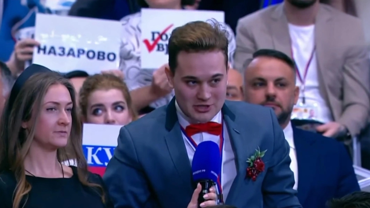 Ρωσία: Δημοσιογράφος έκανε πρόταση γάμου σε απευθείας μετάδοση, κατά την ετήσια συνέντευξη του προέδρου Πούτιν