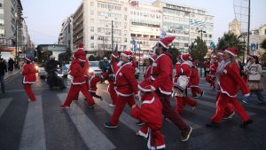 «Athens Santa Run 2025» – Ποιοι δρόμοι είναι κλειστοί στην Αθήνα έως τις 11:00