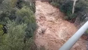 Κακοκαιρία Byron: Κίνδυνος για υπερχείλιση του ποταμού Σαρανταπόρου – Μηνυμα του 112 για ετοιμότητα (βίντεο)