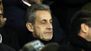 “Καλώς ήρθατε στην κόλαση” – Αποσπάσματα από το βιβλίο του Σαρκοζί για την εμπειρία του στη φυλακή