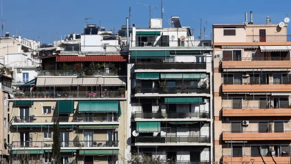 Νέοι περιορισμοί για τα Airbnb – Οι “κόκκινες” ζώνες του Μητρώου της ΑΑΔΕ