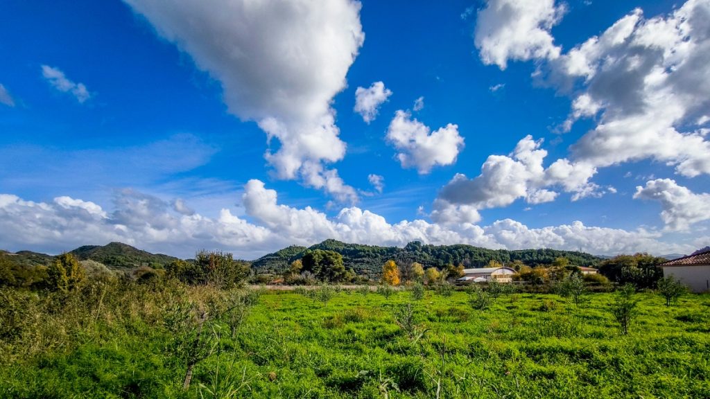 Καιρός αύριο: Νεφώσεις, ισχυροί άνεμοι στο Αιγαίο και θερμοκρασία έως 20 βαθμούς