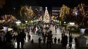 Kυκλοφοριακές ρυθμίσεις σε Σύνταγμα και Πεδίον του Άρεως λόγω των εορταστικών εκδηλώσεων – Ποιοι δρόμοι έκλεισαν