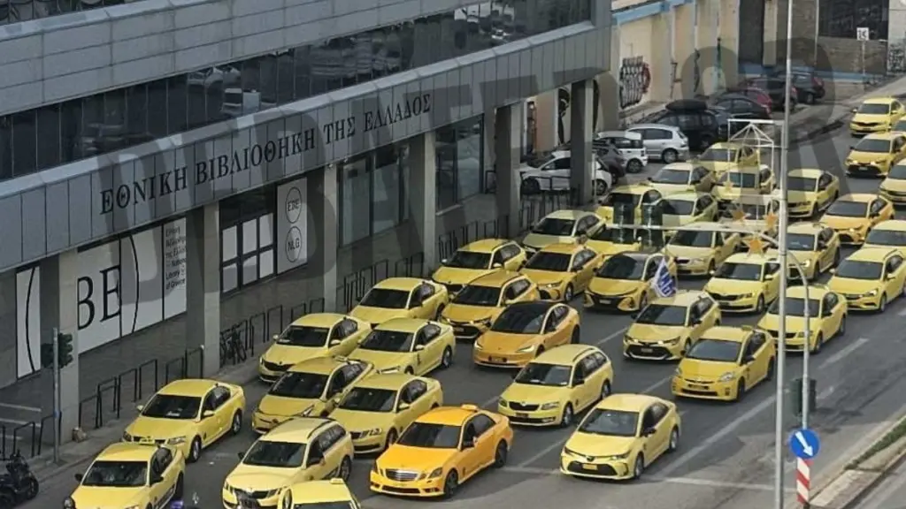 Συνεχίζεται και την Παρασκευή η απεργία των Ταξί – Πάνε με κονβόι στο Κιάτο για να στηρίξουν τους αγρότες