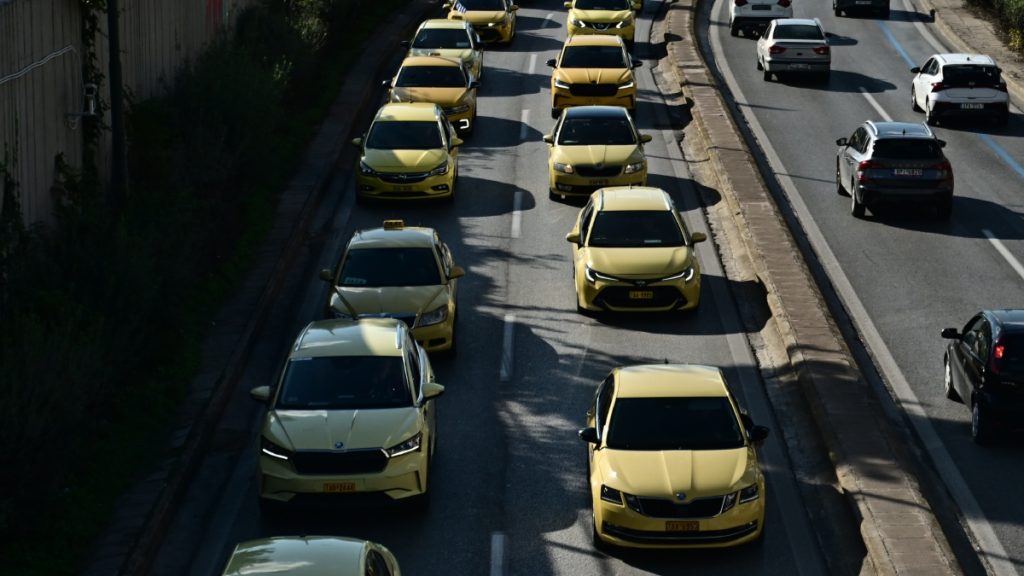 Τραβούν και σήμερα χειρόφρενο οι οδηγοί Ταξί – Αποφασισμένοι να συνεχίσουν τις κινητοποιήσεις τους