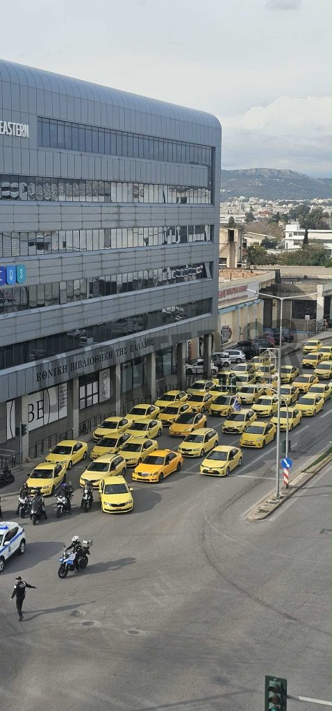 Συνεχίζεται και την Παρασκευή η απεργία των Ταξί – Πάνε με κονβόι στο Κιάτο για να στηρίξουν τους αγρότες