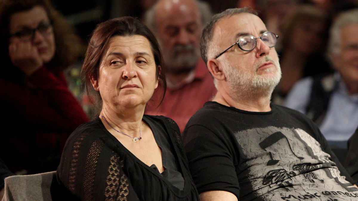 Θάνος Μικρούτσικος: Αποκαλύψεις από την σύζυγό του – «Πήρα τα πράγματά μου και έφυγα από το σπίτι»