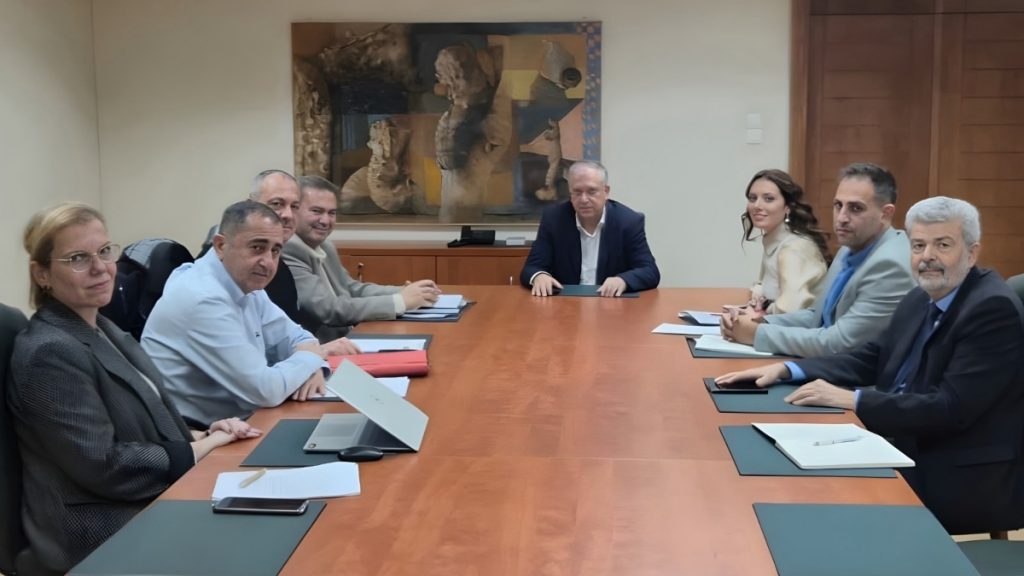 Τάκης Θεοδωρικάκος: Συνάντηση με εκπροσώπους των φορέων οδικών μεταφορών