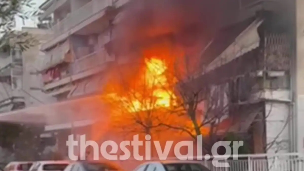 Συναγερμός στη Θεσσαλονίκη για φωτιά σε διαμέρισμα (Βίντεο)