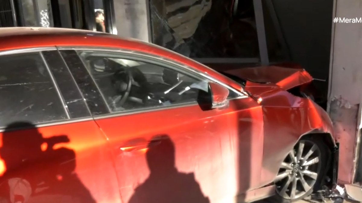 Χάος στην Θεσσαλονίκη – ΙΧ καρφώθηκε σε είσοδο πολυκατοικίας (βίντεο)