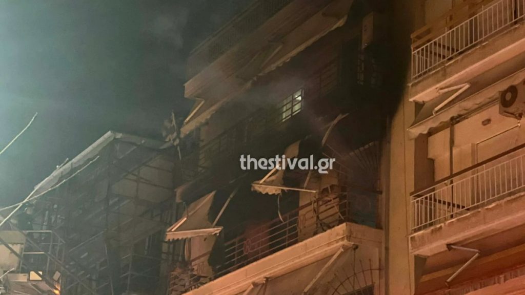 Θεσσαλονίκη: Φωτιά σε διαμέρισμα στην Κάτω Τούμπα – Απεγκλωβίστηκαν μία γυναίκα με 3 παιδιά, δείτε βίντεο