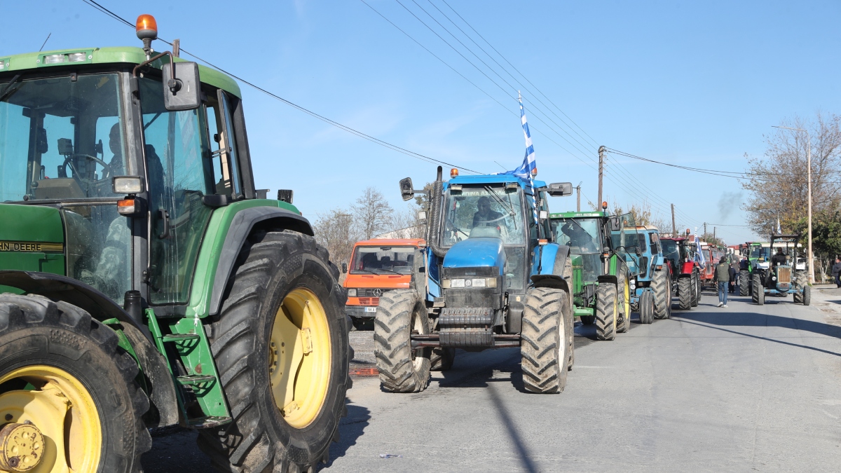 Κλιμακώνονται οι κινητοποιήσεις των αγροτών σε όλη τη χώρα – Ενισχύονται τα μπλόκα σε Μάλγαρα, Νίκαια και Καρδίτσα