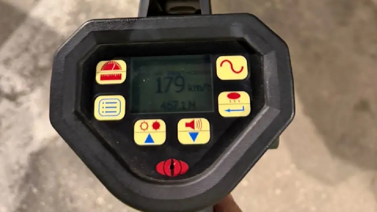 Συνελήφθη 55χρονος δικυκλιστής που έτρεχε με 179 χλμ. στη λεωφόρο Βουλιαγμένης