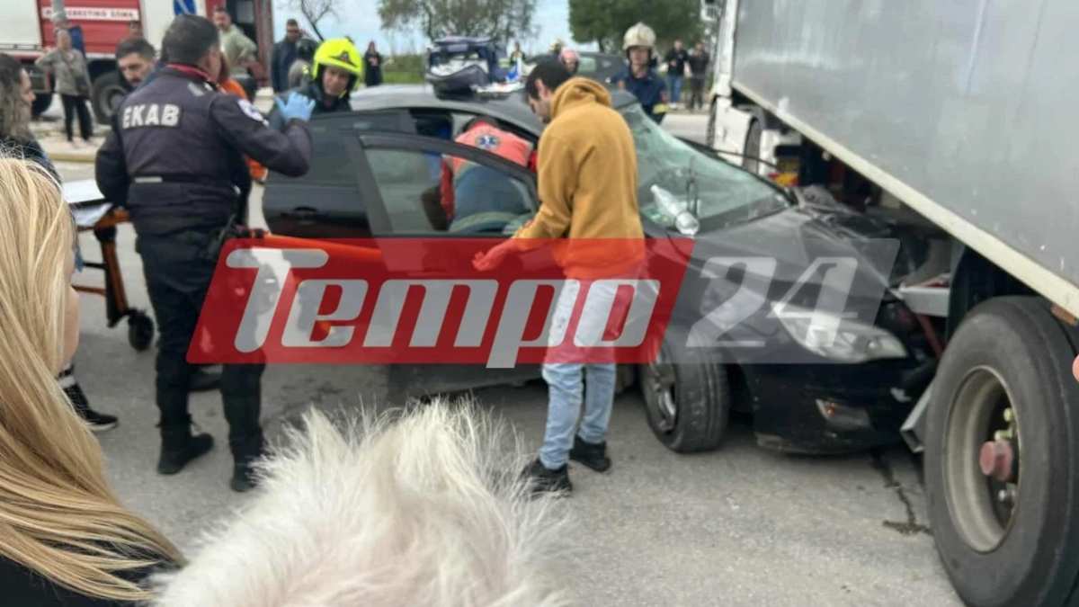 Σοβαρό τροχαίο στην Πάτρα με ΙΧ που καρφώθηκε σε φορτηγό – Τραυματίστηκε μία έγκυος