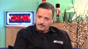 Τσουβέλας: «Εξαφανίσου για να μη σε κουτουλήσω» – Αμήχανο επεισόδιο με θεατή σε παράσταση