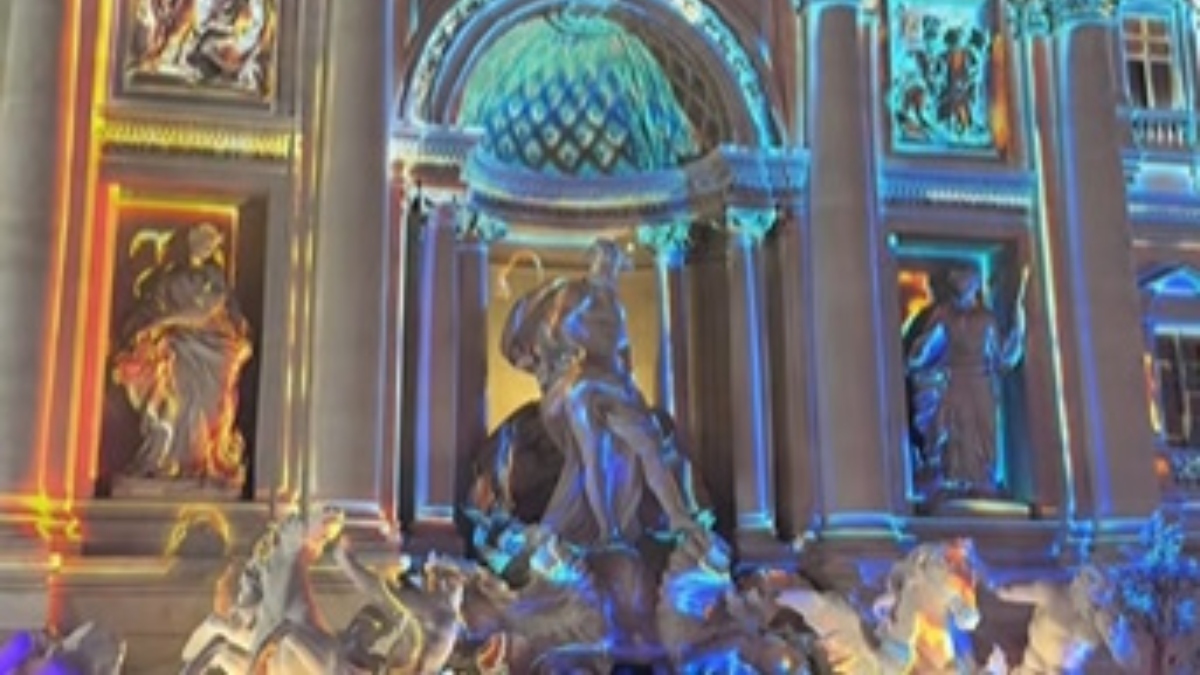 Δείτε το υπερθέαμα με τα εφέ στο σιντριβάνι μπροστά από την Καπέλα Σιστίνα (βίντεο)