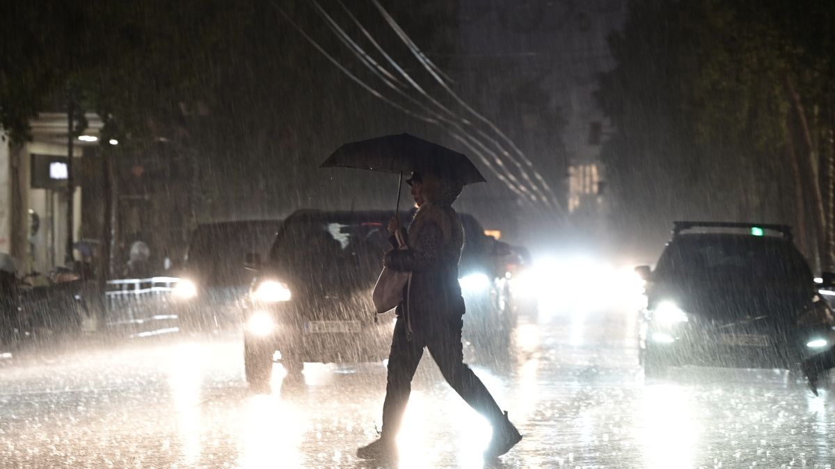 Κακοκαιρία Byron: Ξεκίνησε το σφυροκόπημα και στην Αττική – Πώς θα κινηθούν τα φαινόμενα