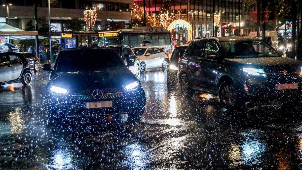 Κακοκαιρία Byron: Ήχησε το 112 στην Αττική – «Αποφύγετε τις άσκοπες μετακινήσεις»