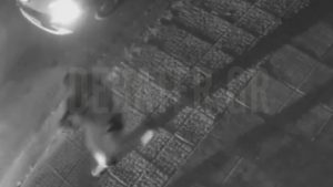 Χαλάνδρι: Η στιγμή που αστυνομικοί συλλαμβάνουν τον 16χρονο γιο του Κατρίνη – «Σβήσε το όχημα, τα χέρια στο ταμπλό»