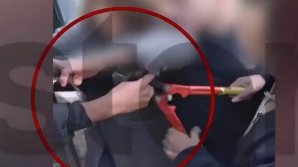 Χαλάνδρι: Καθηγητής τραυμάτισε μαθητή κατά τη διάρκεια κατάληψης σε ΕΠΑΛ – Του έπιασε τα δάχτυλα με κόφτη