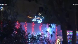 Χαλάνδρι: Αυτό είναι το πιο χριστουγεννιάτικο σπίτι στην Αθήνα – Χρειάστηκαν 20.000 λαμπάκια και 20 μέρες δουλειάς (βίντεο)