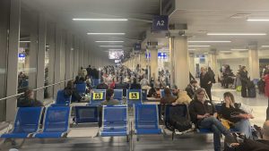 Επεισόδια στα Χανιά: “Τέτοιο πράγμα δεν έχω ξαναδεί – Κρατούσαν στυλιάρια, είχαν κάνει κατάληψη” (φωτογραφίες)