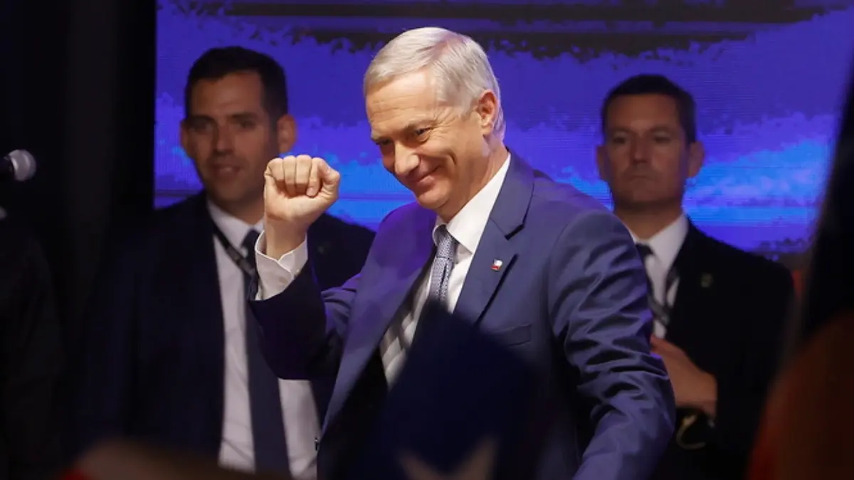 Χιλή: Νικητής ο ακροδεξιός Χοσέ Αντόνιο Καστ στις προεδρικές εκλογές – “Θα αποκαταστήσουμε την τήρηση του νόμου”
