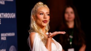 Κριστίνα Αγκιλέρα: Γιόρτασε τα 45α γενέθλιά της με μια μεγάλη αλλαγή στην εμφάνισή της (pics)