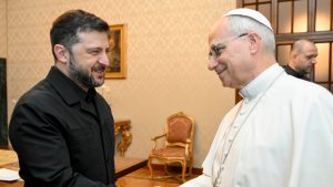 Πάπας Λέων: “Δίκαιη και διαρκής ειρήνη για την Ουκρανία” – Τι είπε στη συνάντησή του με τον Ζελένσκι