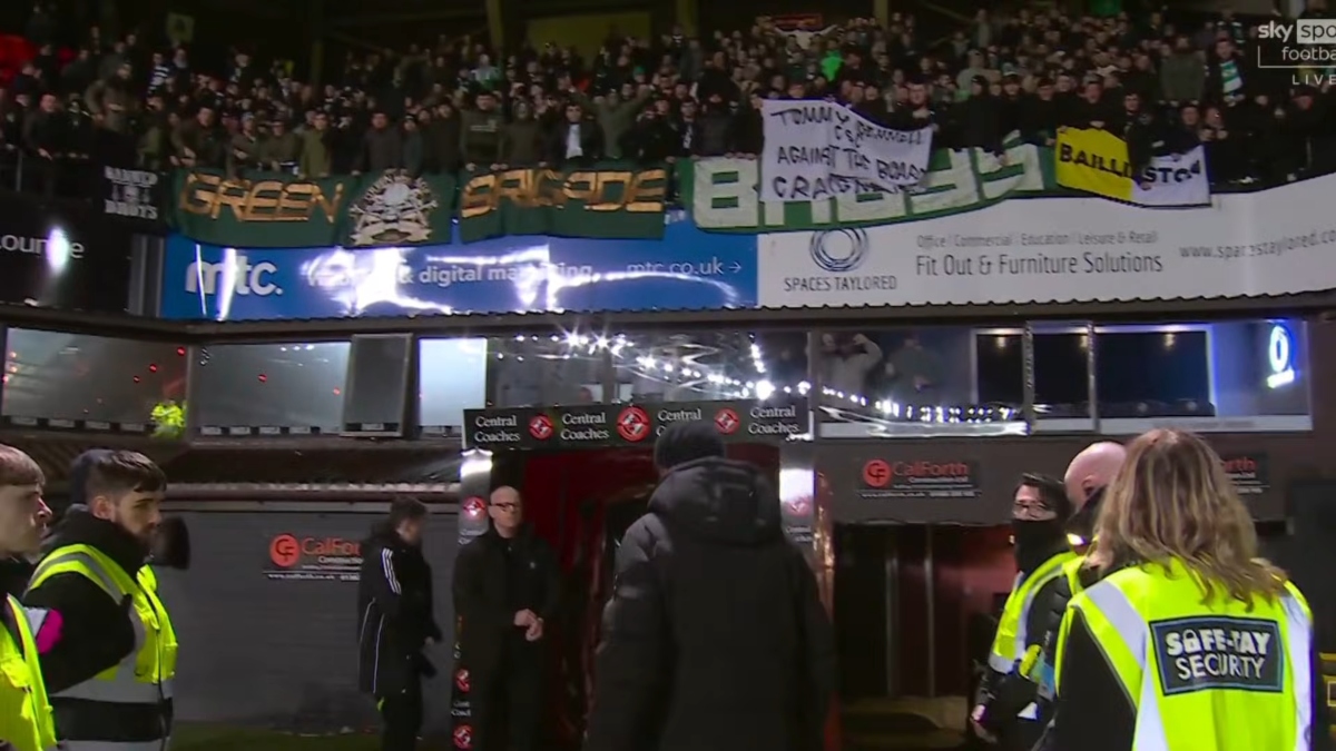 Σέλτικ: Οπαδοί πέταξαν αντικείμενα στον νέο τους προπονητή – 4η σερί ήττα μετά από 47 χρόνια