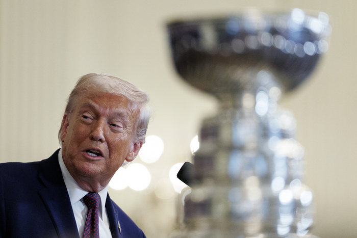 Γιατί διστάζει ο Τραμπ να επιτεθεί στο Ιράν – Η επιφύλαξη του Ισραήλ και οι κυρώσεις σε στενό συνεργάτη του Χαμενεΐ