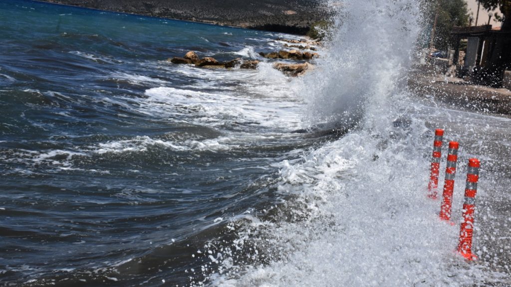 Καιρός σήμερα: Θυελλώδεις άνεμοι έως 8 μποφόρ – Βροχές και καταιγίδες σε αρκετές περιοχές