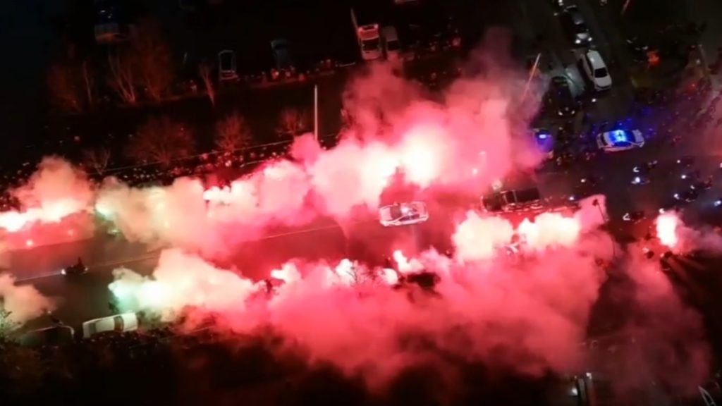 “Ράγισαν” καρδιές στην Τούμπα για τους 7 οπαδούς του ΠΑΟΚ – Σήμερα και αύριο οι κηδείες των “αετοπούλων” (βίντεο)