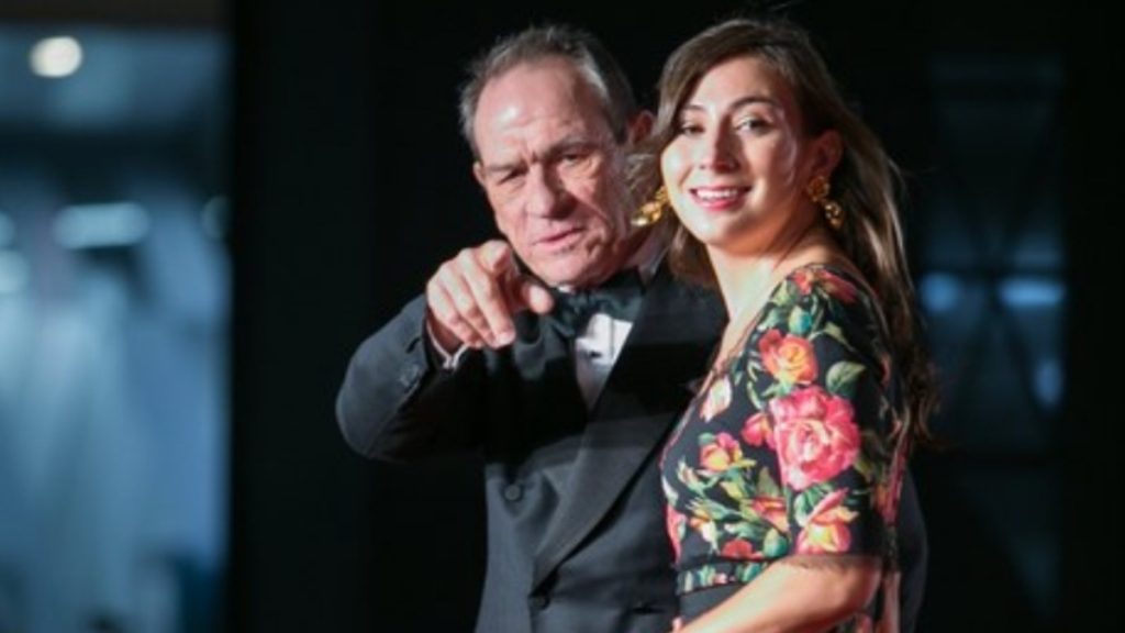 Βαρύ πένθος για τον Τόμι Λι Τζόουνς: Νεκρή η 34χρονη κόρη του μέσα σε ξενοδοχείο του Σαν Φρανσίσκο