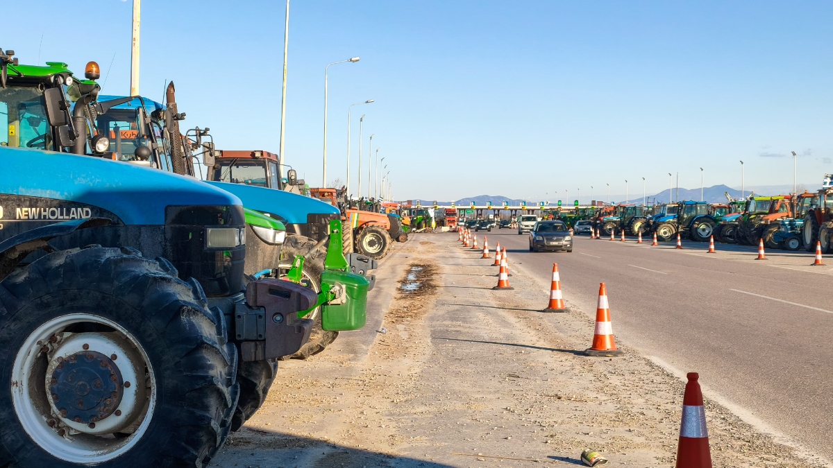 Αγρότες: Παραμένουν στα μπλόκα με το βλέμμα στην πανελλαδική σύσκεψη – Εισηγήσεις για κλιμάκωση των κινητοποιήσεων