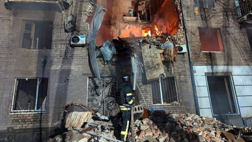 Ουκρανία: Μπαράζ ρωσικών επιδρομών με drones στο Κίεβο, 4 νεκροί – Πυραυλική επίθεση στη Λβιβ (βίντεο)