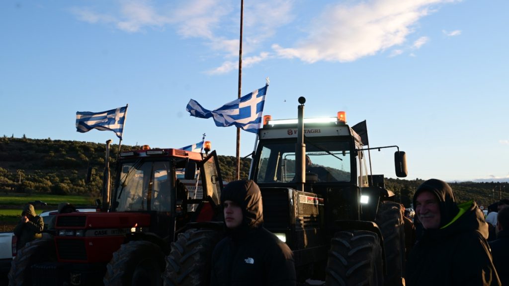 Ετοιμάζονται για τη συνάντηση με Μητσοτάκη οι αγρότες – Τα μπλόκα που παραμένουν και οι δρόμοι που ανοίγουν