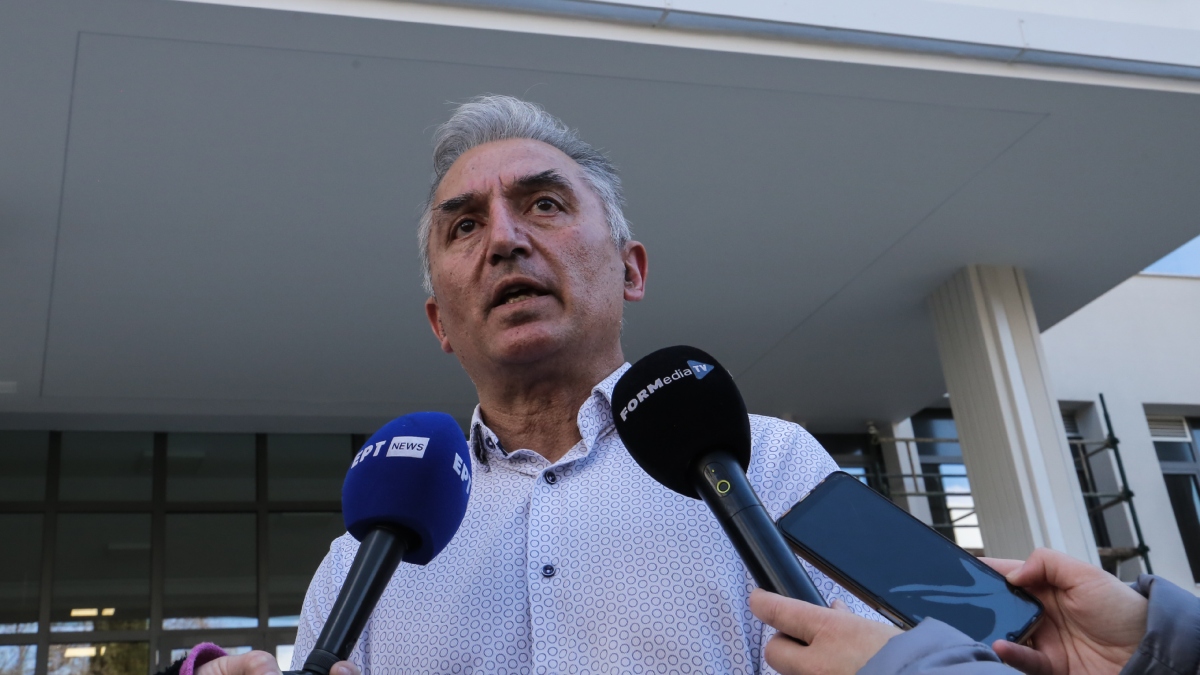 Χρήστος Κωνσταντινίδης για Μαρία Καρυστιανού: “Καπηλεύεται την ιστορία των Τεμπών” – Τι είπε για το ταμείο του συλλόγου