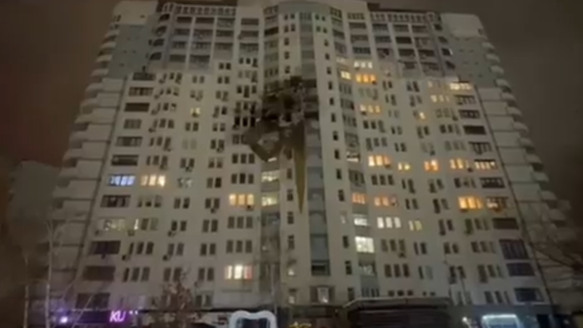 Ζελένσκι: Ζητά “ξεκάθαρη αντίδραση” από τη Δύση μετά τις ρωσικές επιθέσεις με τον πύραυλο Oreshnik