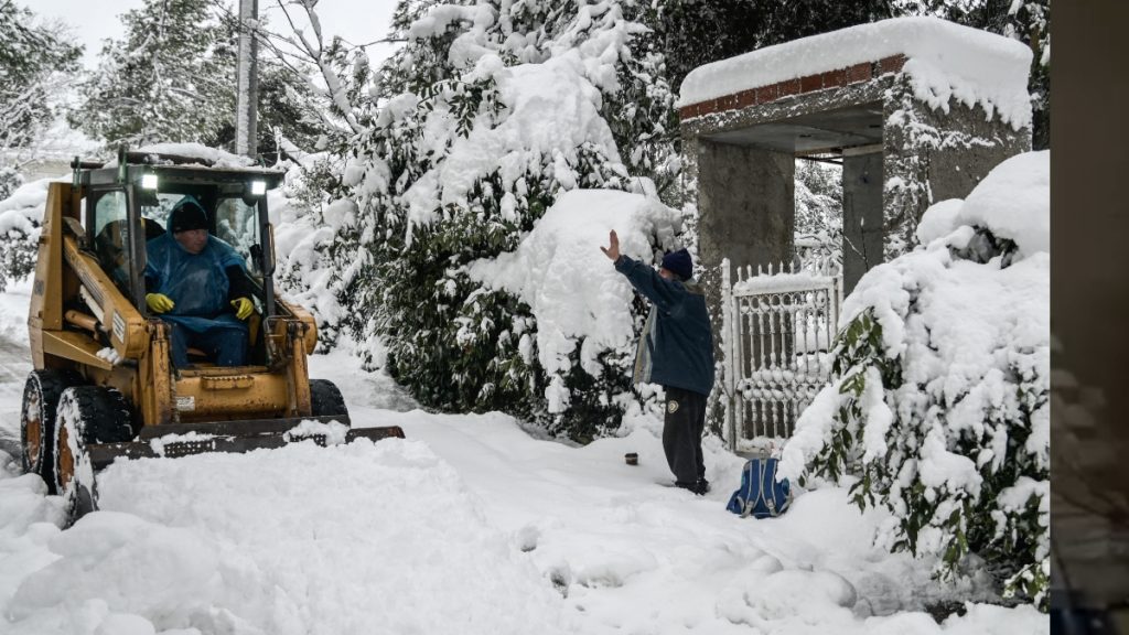 Προ των πυλών το νέο κύμα κακοκαιρίας – Πόσο πιθανό είναι να χιονίσει στην Αττική; 4 μετεωρολόγοι απαντούν